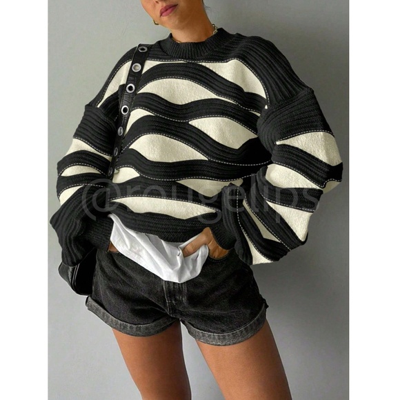 Black and Off White Textured Knit Pullover Sweater Lantern Sleeve - Picture 2 of 5